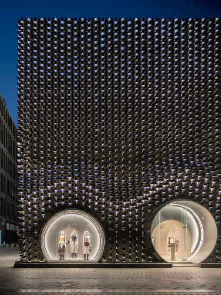 MVRDV обернуло в пекинскую черепицу флагманский магазин модной одежды