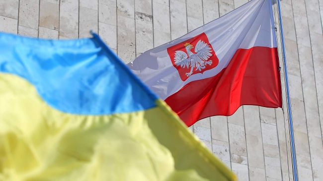 Опрос CBOS: Рекордное число поляков выступило против вступления Украины в ЕС
