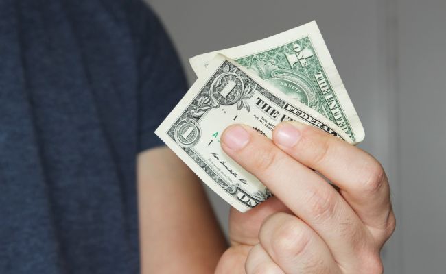 Американцы уверены, что Дональд Трамп ухудшил их финансовое положение