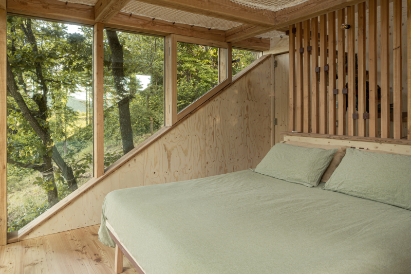 Домик-ящик на дереве TreeBOX Cabin в Альпизелле, Италия