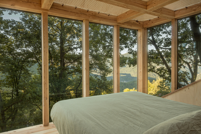 Домик-ящик на дереве TreeBOX Cabin в Альпизелле, Италия
