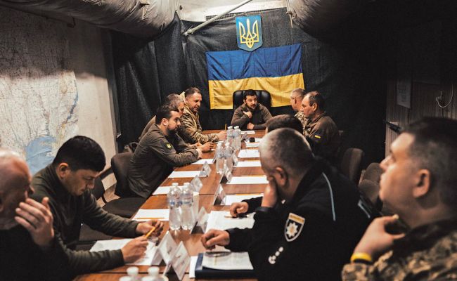 «Ликвидировать Зеленского и всю его камарилью» — опрос EADaily о налетах ВСУ