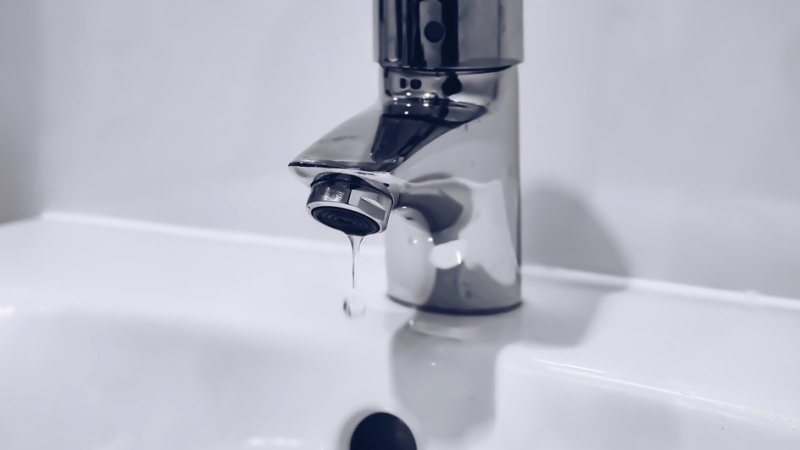 Закрытый водопроводный кран