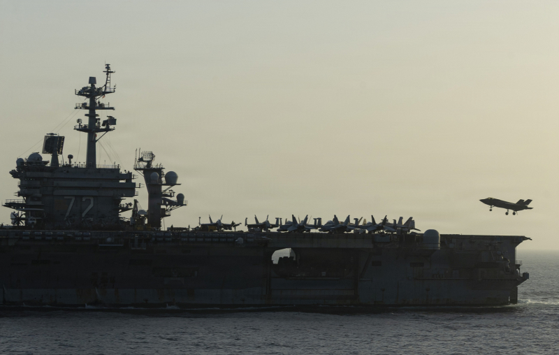 «ВМС США всё равно»: западные СМИ — о бедственном положении авианосца USS Abraham Lincoln
