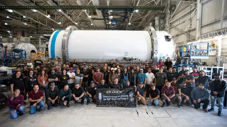 Врезалась по расписанию: вторая ступень ракеты-носителя Falcon 9 упала на Луну — к радости ученых